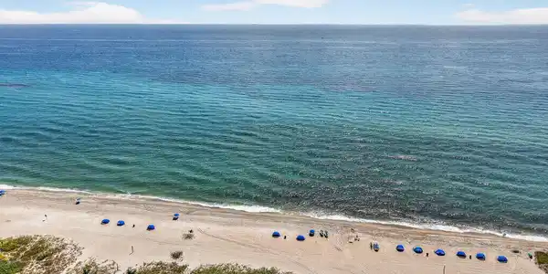 Image 4: Pompano Beach's public beach access is just 2 bloc