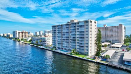 303 N Riverside Drive