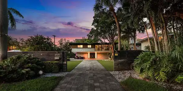 Image 3: 065-2601Northeast8thStreet-FortLauderdal