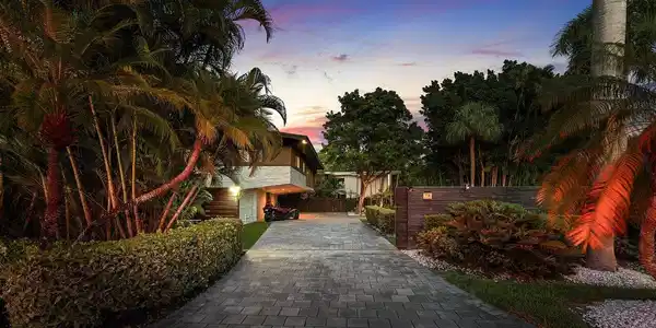 Image 4: 066-2601Northeast8thStreet-FortLauderdal