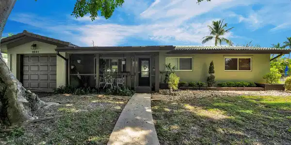 2241 NE 40th Ct