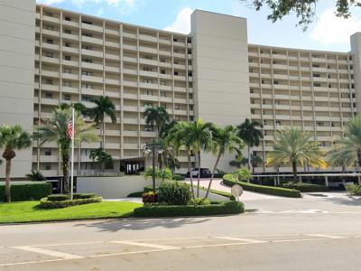 136 Lakeshore Drive