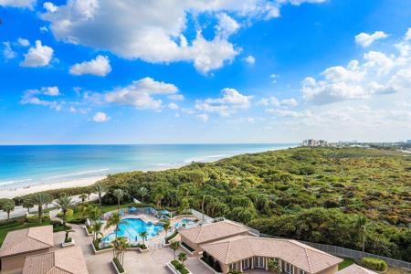700 Ocean Royale Way