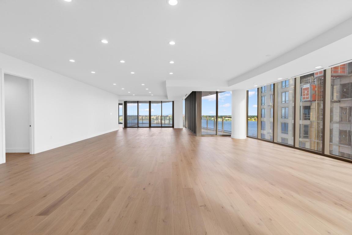 Image 3: Living Area