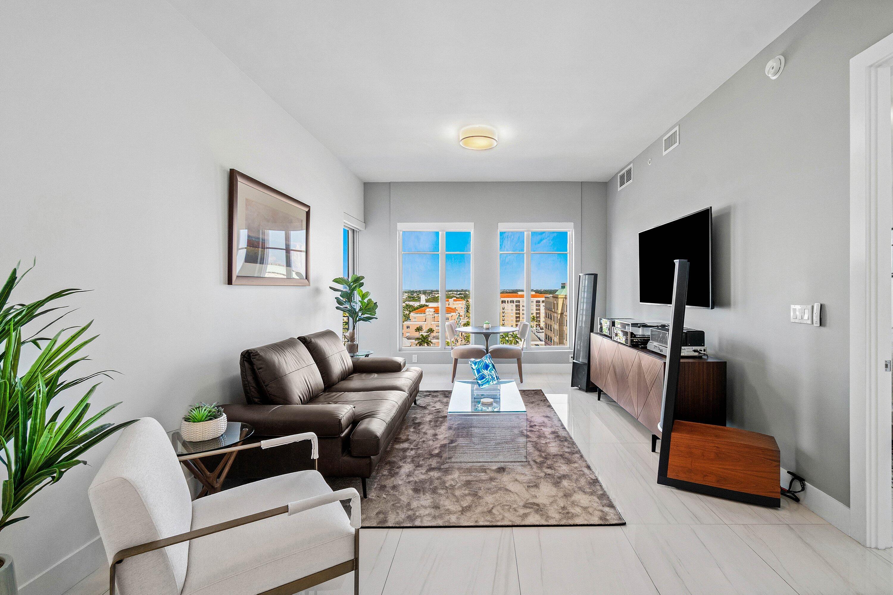 Image 3: Living Room