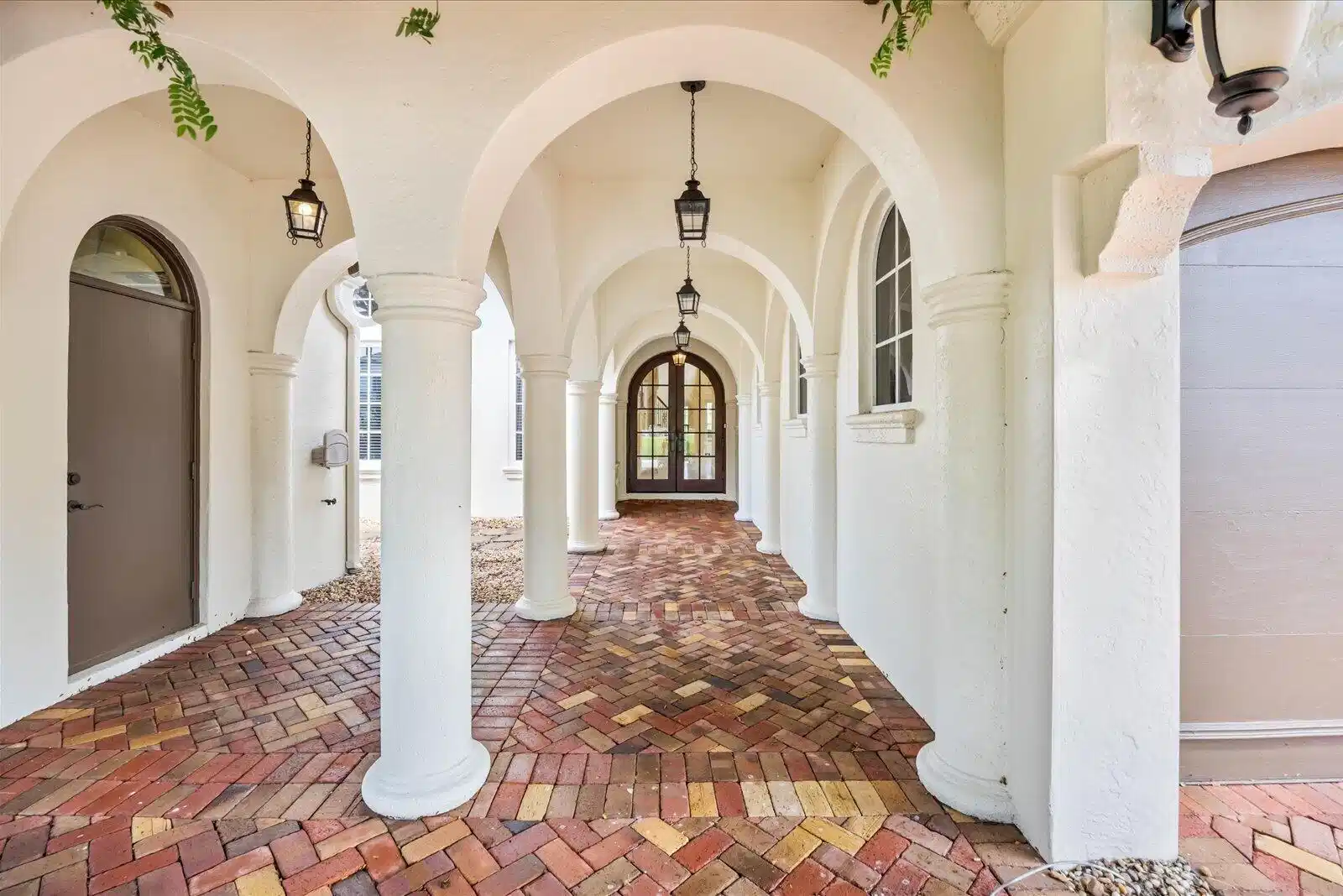 Image 1: Vestibule Entry