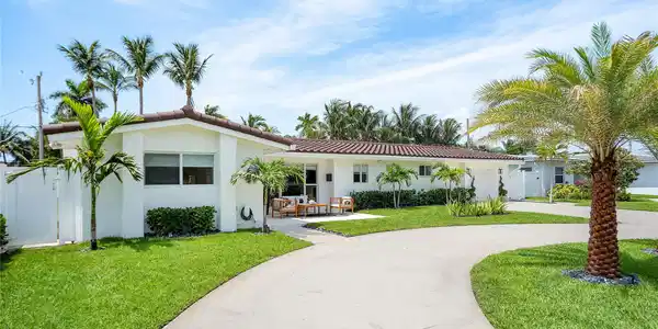 2862 NE 35th Ct