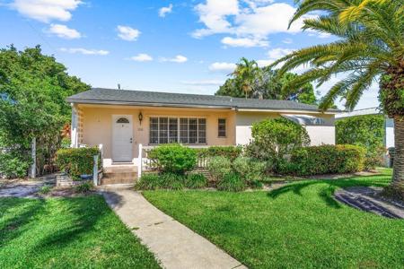 1116 N Palmway