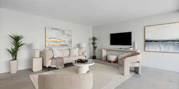 Image 3: Living Room