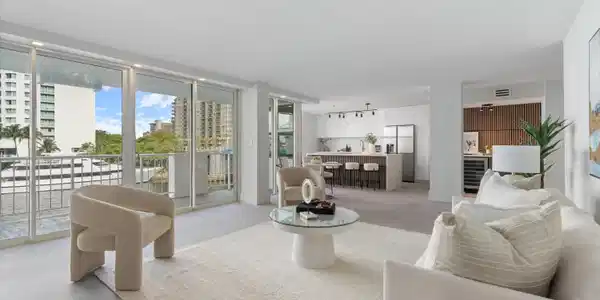Image 4: Living Room