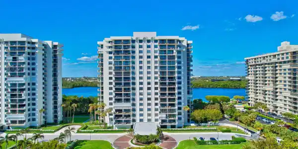 2003 N Ocean Boulevard