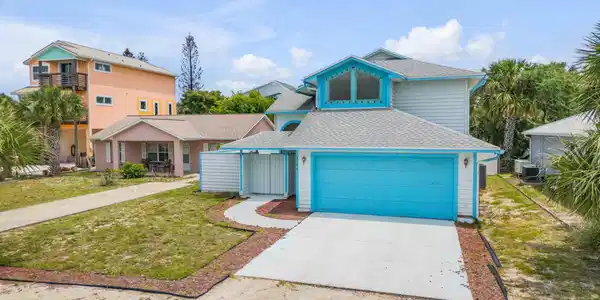 Image 4: Front of the home