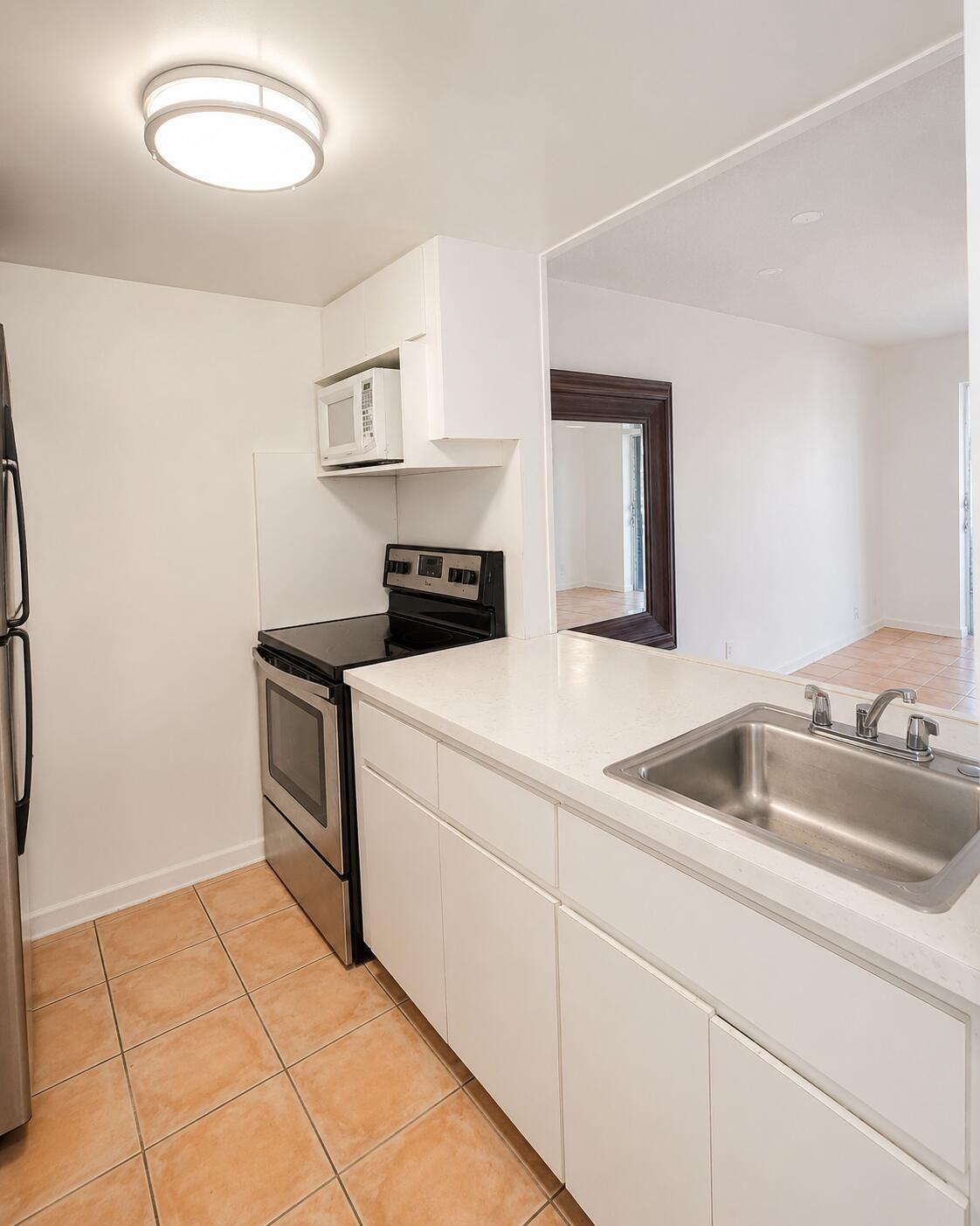 Image 3: kitchen