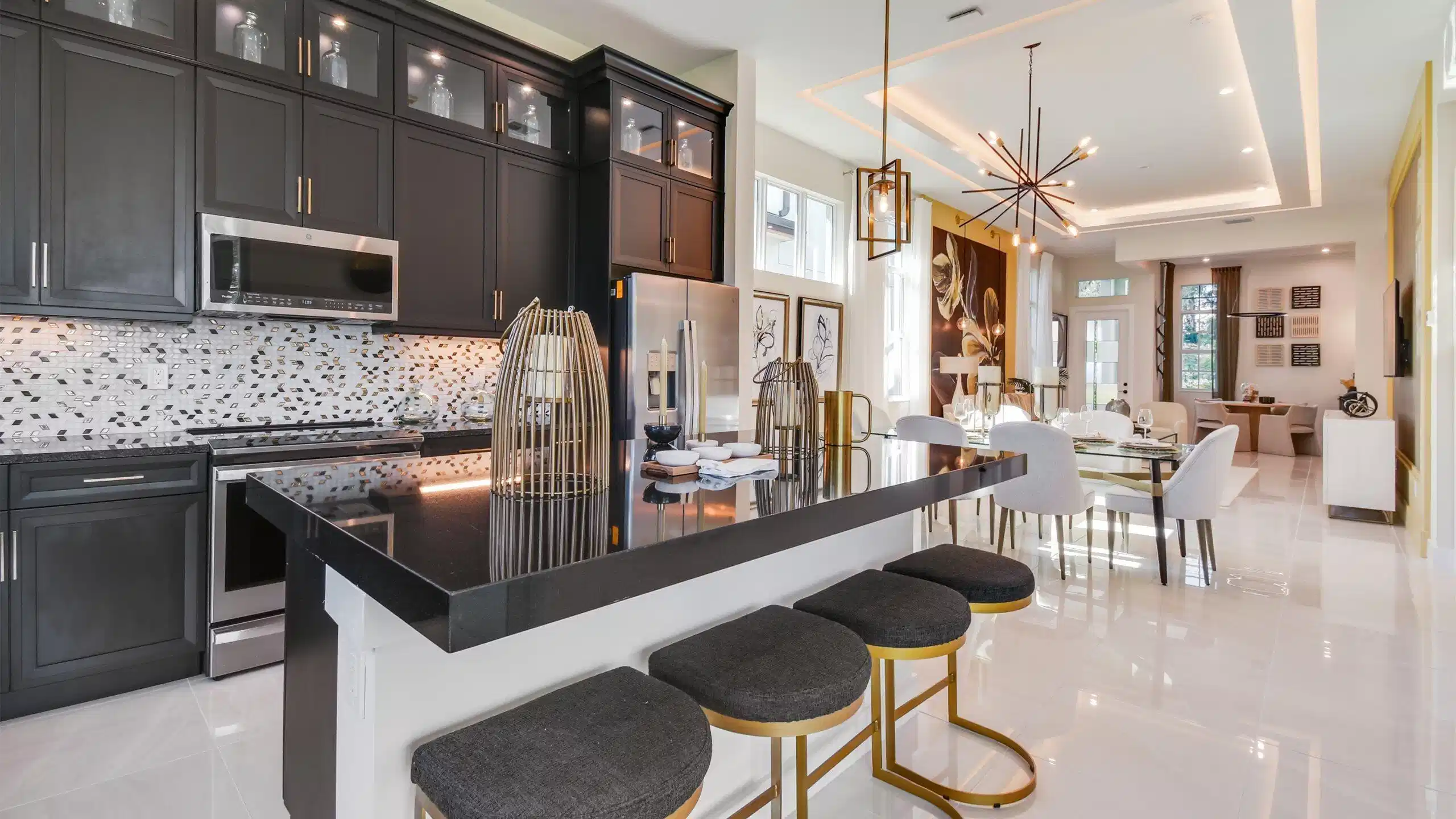 Image 1: lrg_kitchen-onto-main2