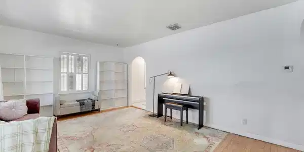 Image 4: House-1