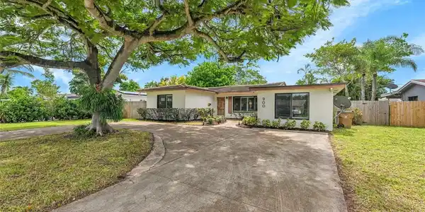 900 SE 13th Court