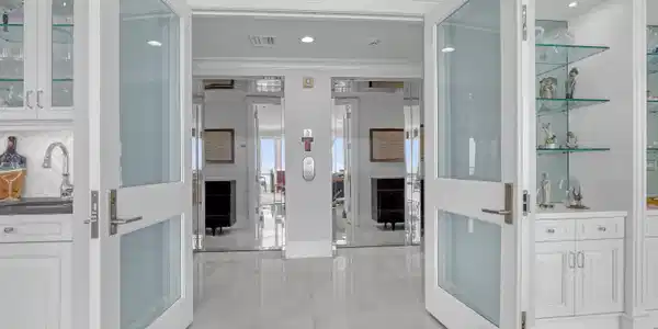 Image 3: Foyer