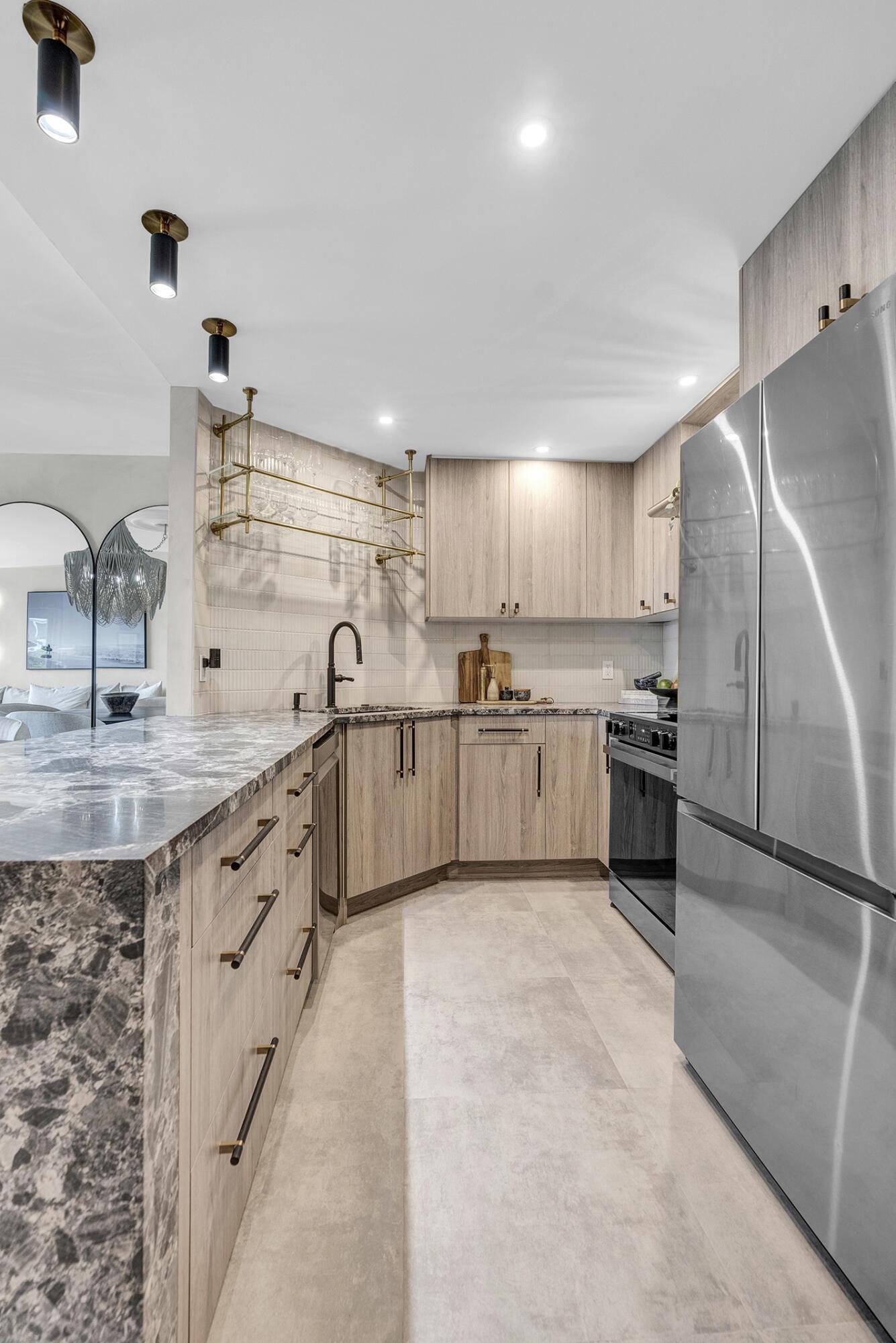 Image 3: Kitchen