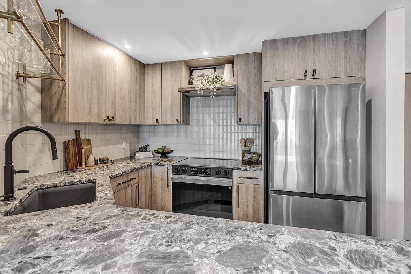 Image 4: Kitchen