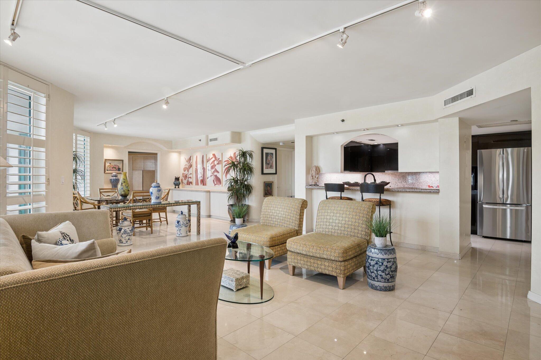Image 4: Greatroom
