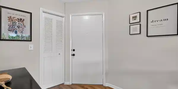 Image 3: Entrance to Unit