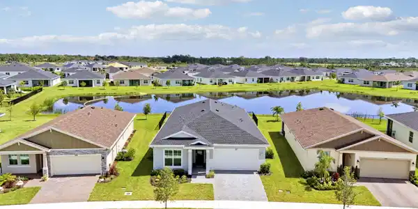 Image 2: 1113 SE Crosswood Way Port St Lucie