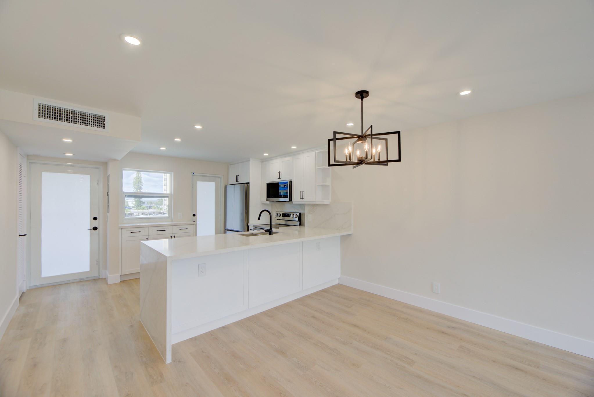 Image 4: Dining Area