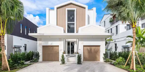 812 Palm Trail