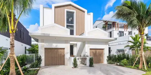 Image 2: 002-812PalmTrail-DelrayBeach-FL-33483-SM