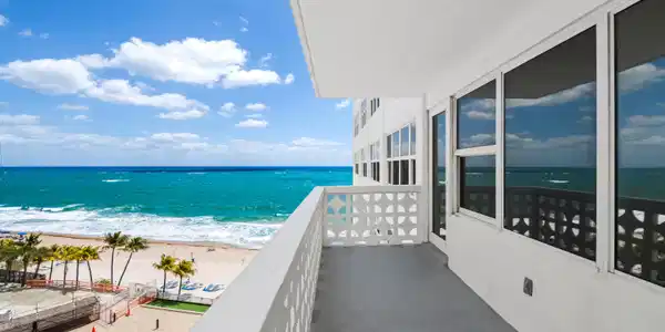 Image 3: Balcony