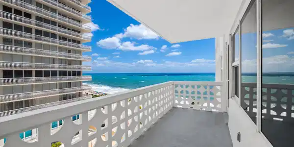 Image 4: Balcony