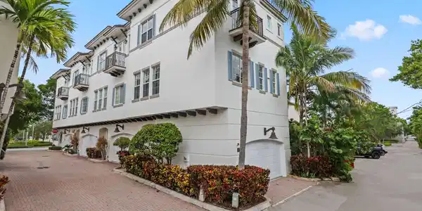 285 SE 6th Avenue