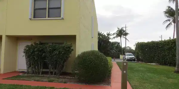 2805 N Highway A1a