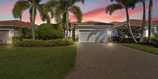 3193 SE Carrick Green Court