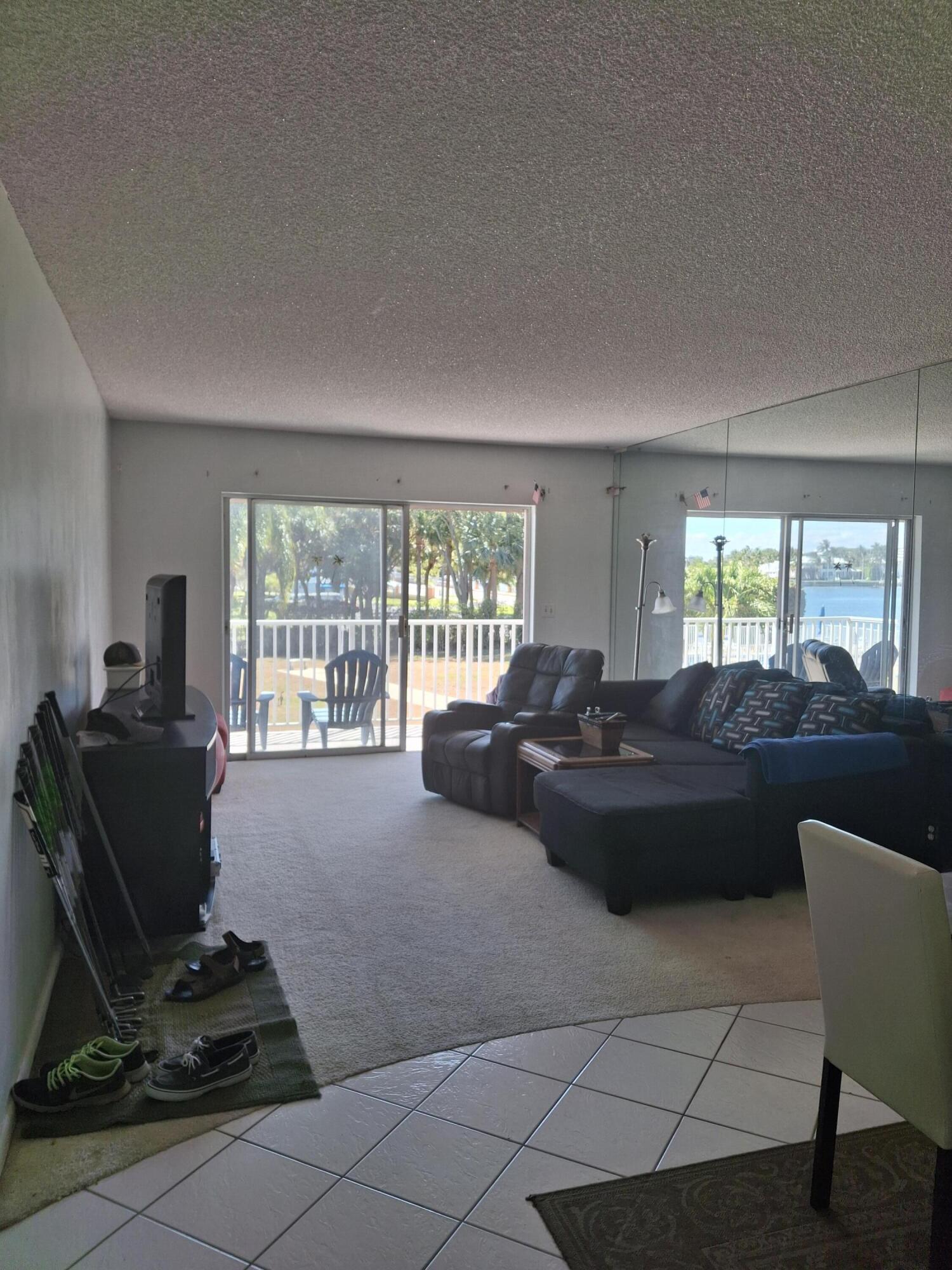 Image 1: Living Area
