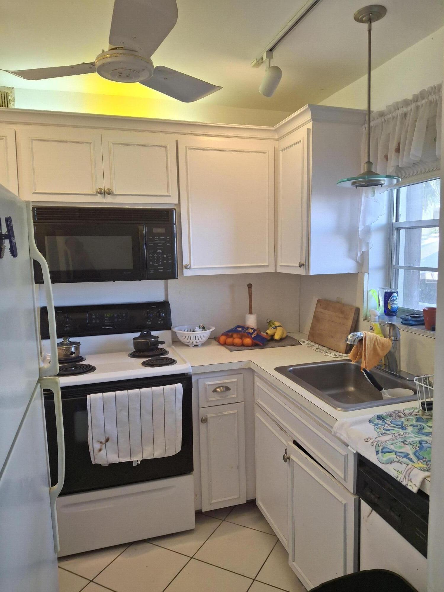 Image 2: Kitchen