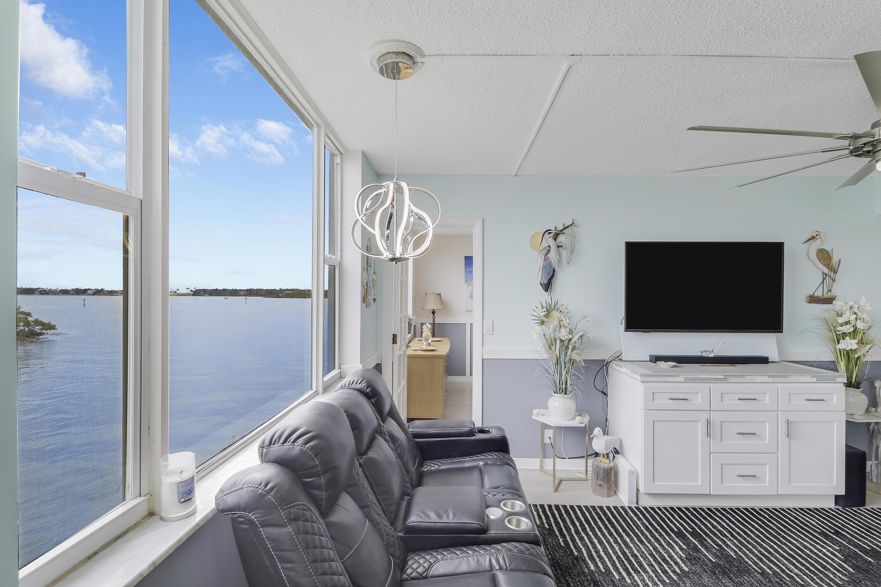 Image 4: living room/water view