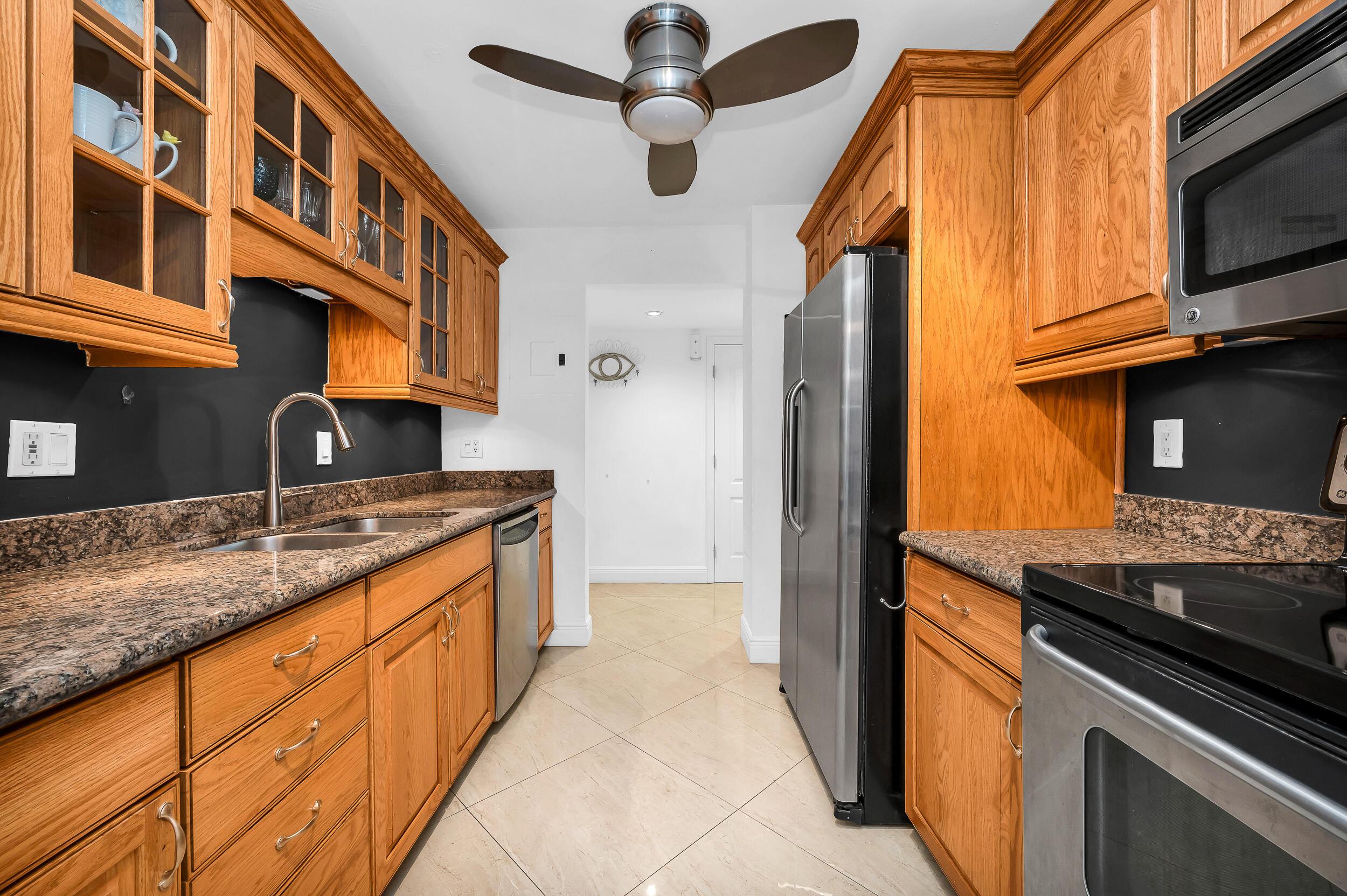 Image 3: Kitchen