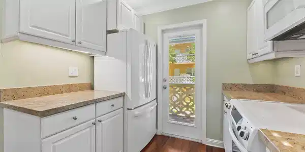 Image 4: Kitchen 2