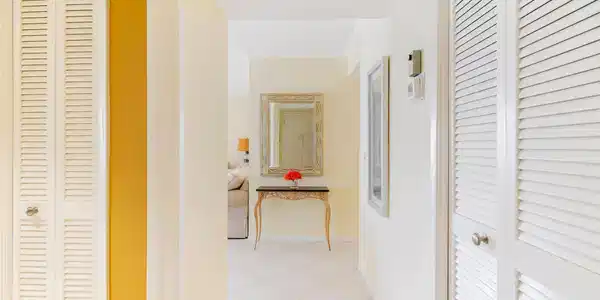 Image 2: Foyer