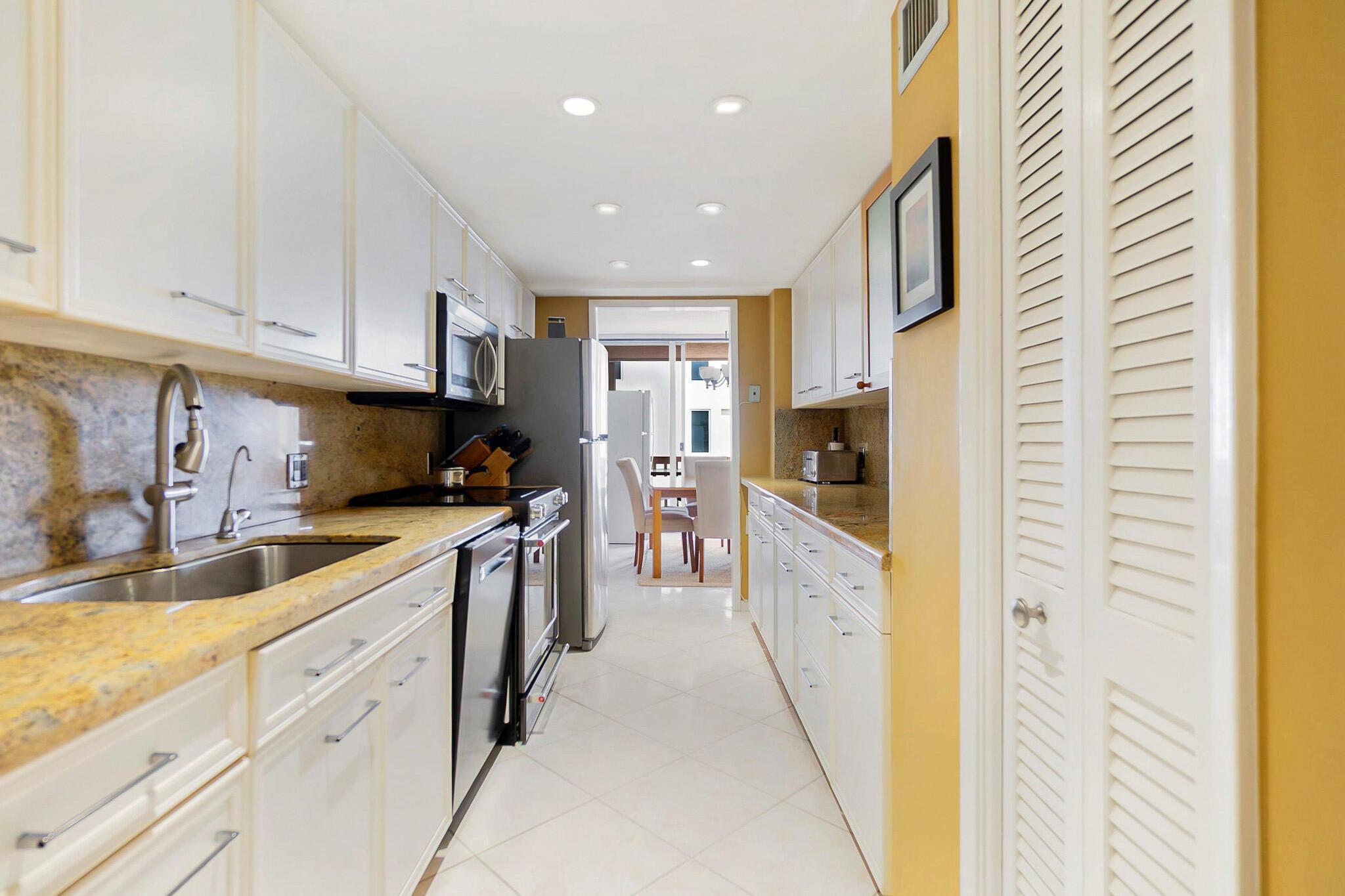 Image 3: Kitchen