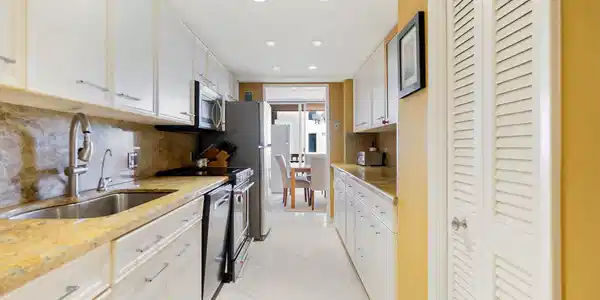 Image 3: Kitchen
