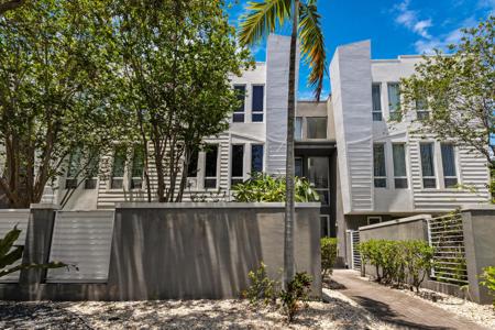 711 SE 16th Court