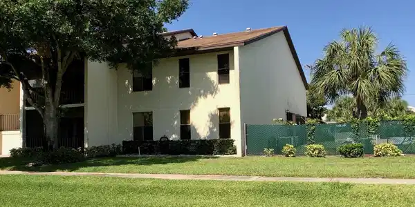250 SE FOUR WINDS Drive