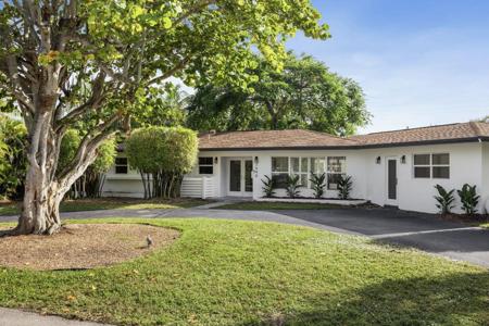 2648 NE 26 Place