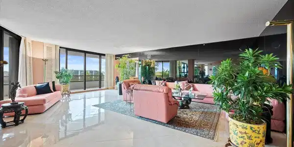 100 Lakeshore Drive