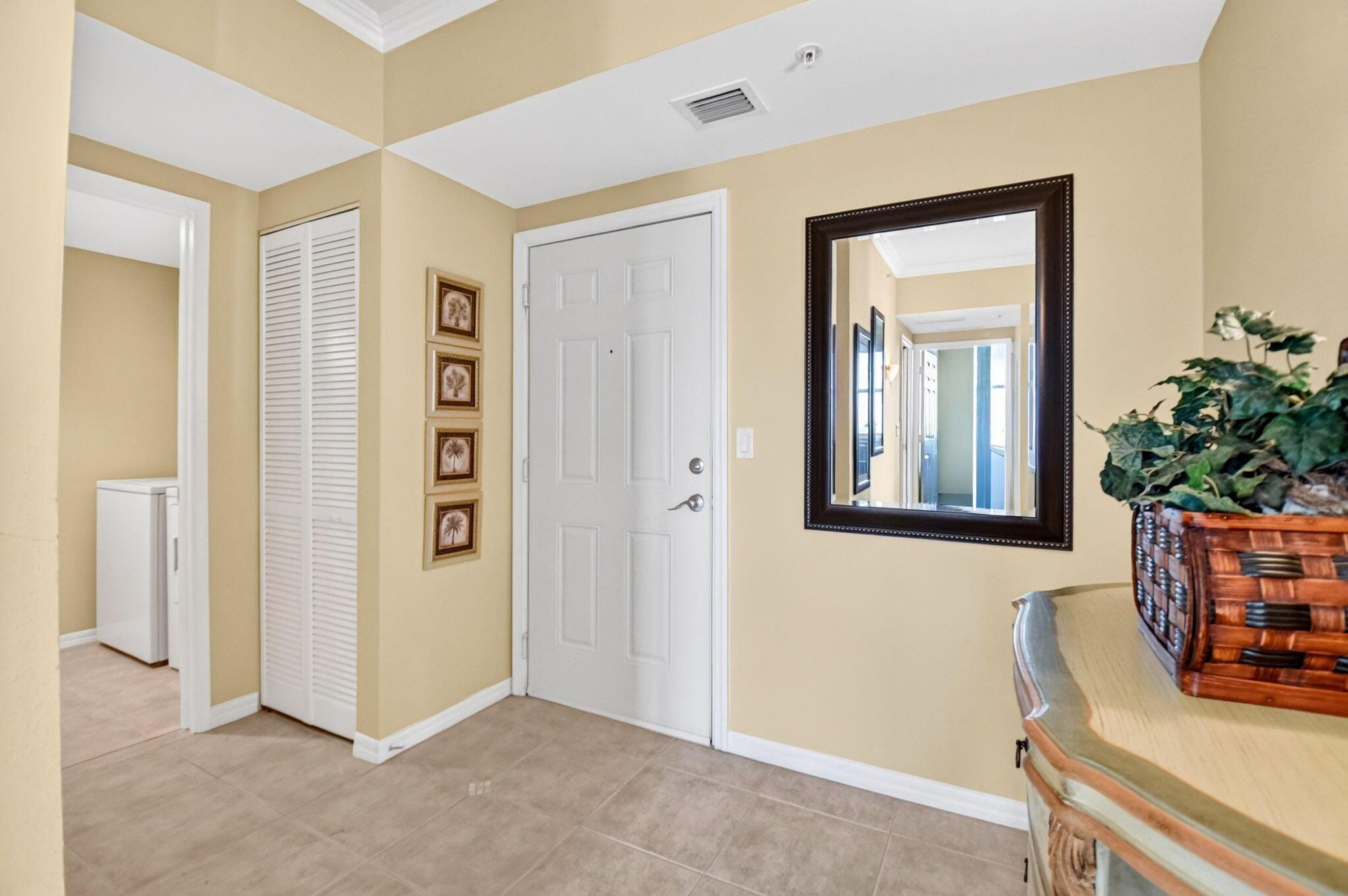 Image 3: Entry