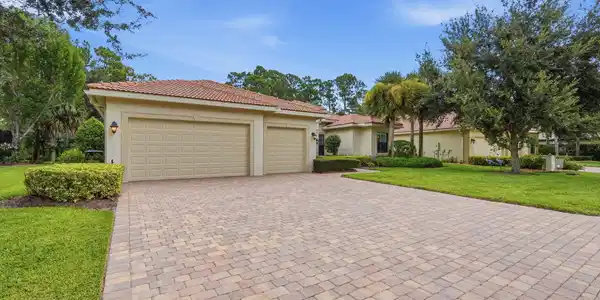 Image 3: 59-web-or-mls-2553_NW_Crystal_Lake_Dr_05