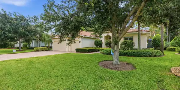 Image 4: 61-web-or-mls-2553_NW_Crystal_Lake_Dr_06
