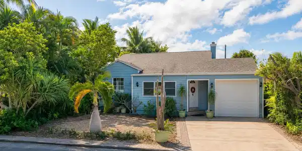 715 N PALMWAY
